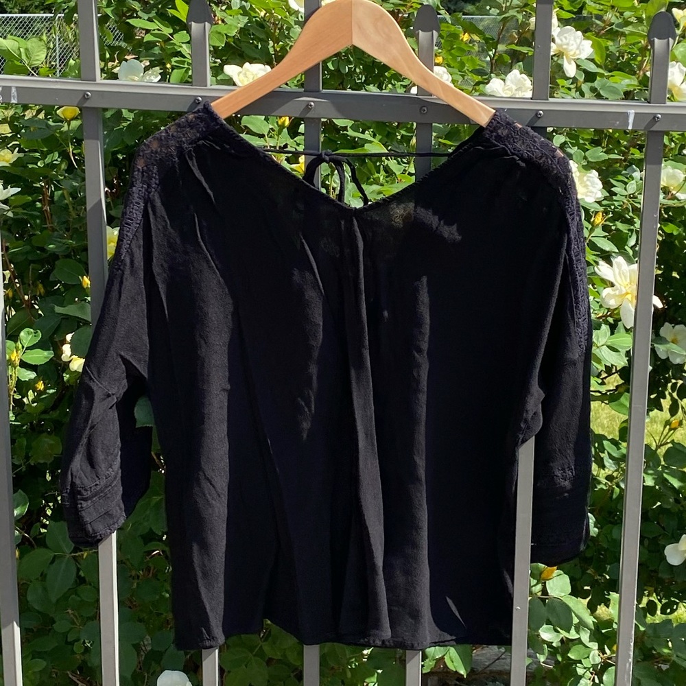 DailyLook Large Black Pullover Boho Top Blouse